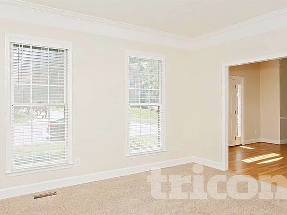 3rd image of 105 Saddle Bridge Ln