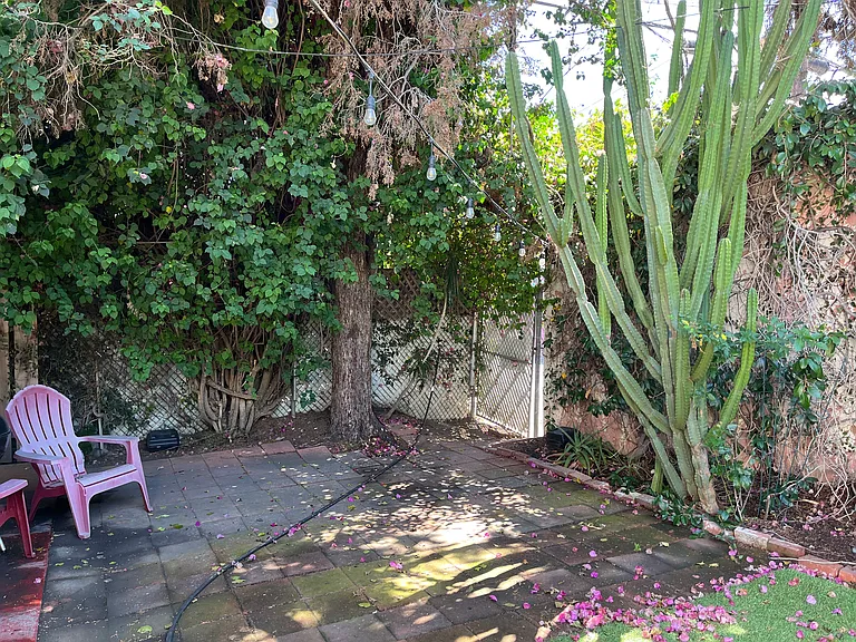 N La Jolla Ave — Photo 20