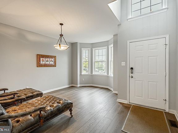 5th image of 206 Bolton Ct