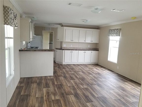 3rd image of 33 Odessa Dr SW