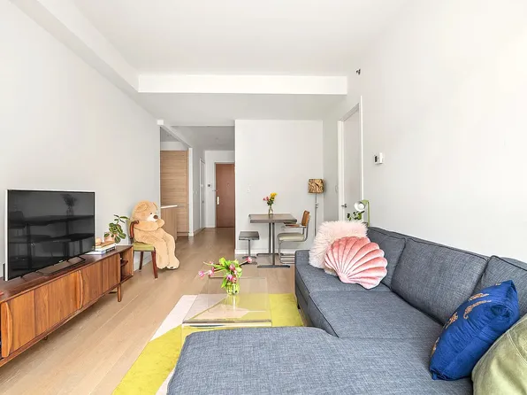 337 East 62nd Street 5D image 2 of 6
