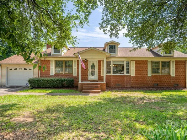 218 S Plantation Rd, Lancaster, SC 29720