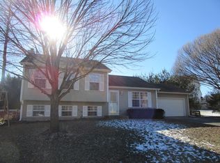 873 Oak Ridge Ln, Genoa City, WI 53128