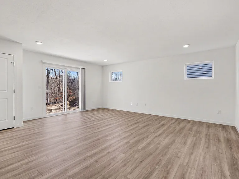 1639 Reagan Dr — Photo 10