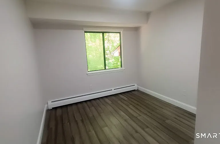 244 Oakville Ave #F — Photo 12