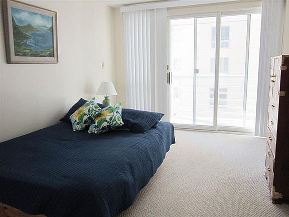 5th image of 221 E Grand Ave APT 3E