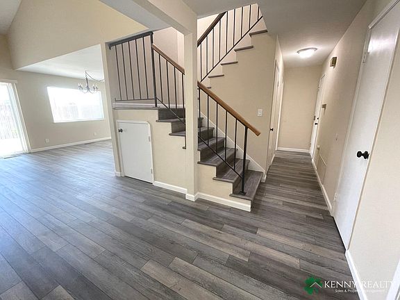 5th image of 2043 Fairmont Dr