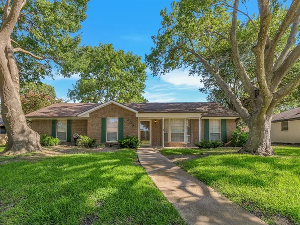 208 Iroquois Ln, Waxahachie, TX 75165