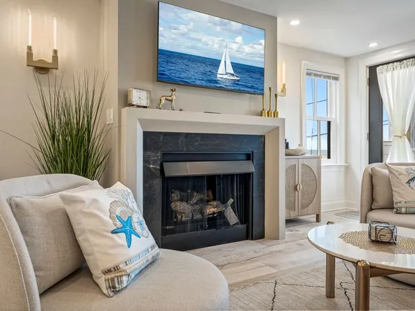 5 Shea St #2, Salisbury, MA 01952