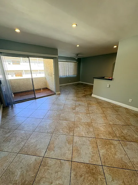 1 bed, 900 sqft, $2,100 — Photo 3