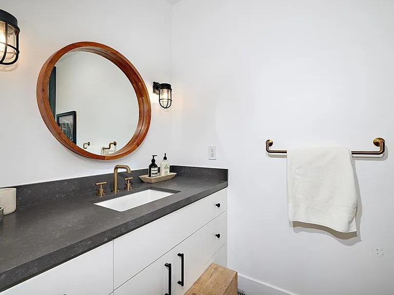 1472 Neptune Ave — Photo 20
