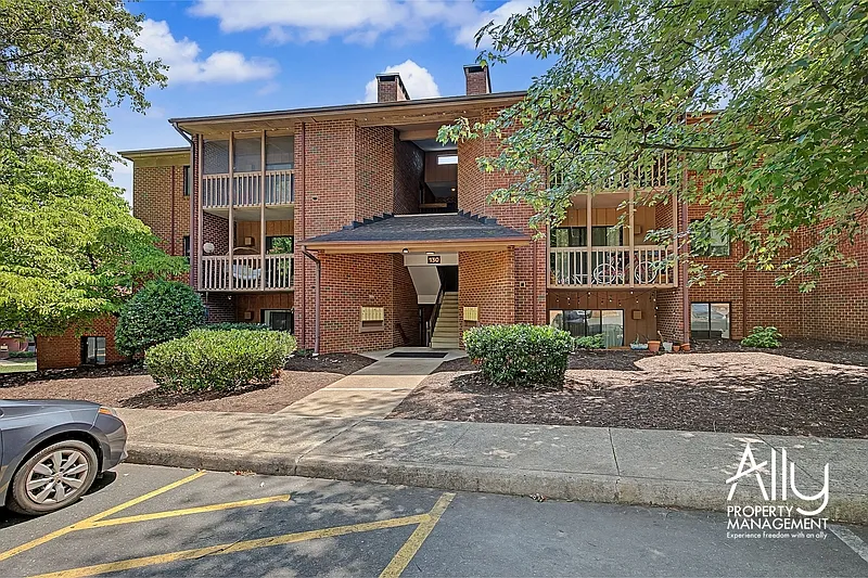 1 bed, 1.0 bath, 890 sqft, $1,675 — Photo 3