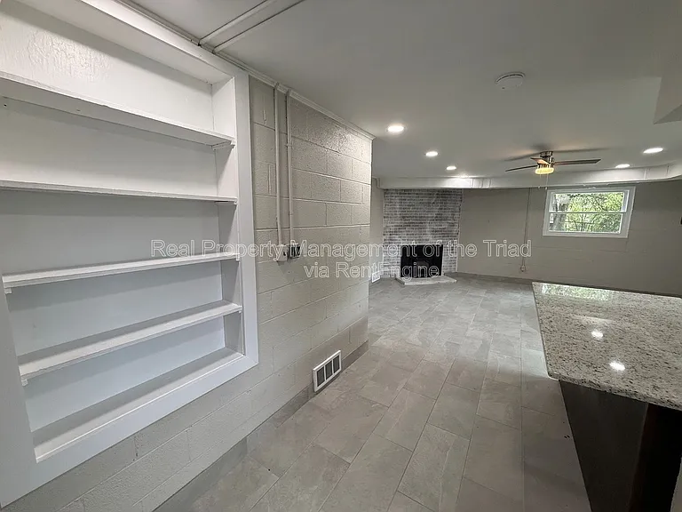 2345 Griffith Rd — Photo 13