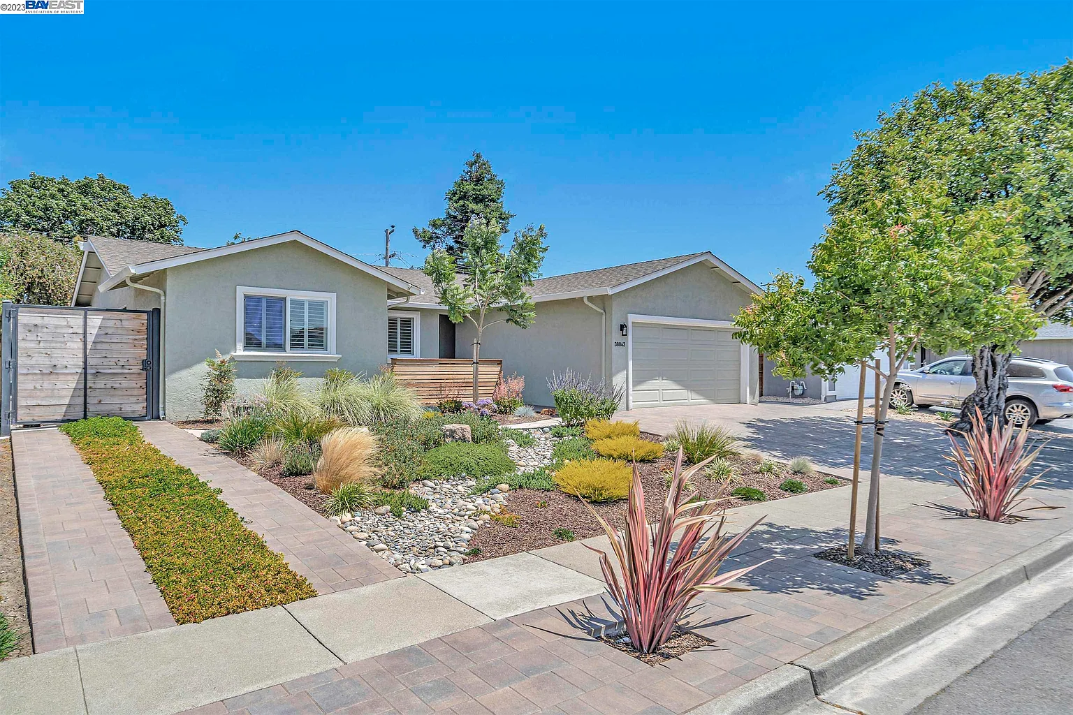 38842 Helen Way photo 1