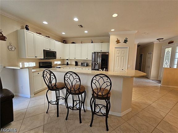 4th image of 10518 Avila Cir