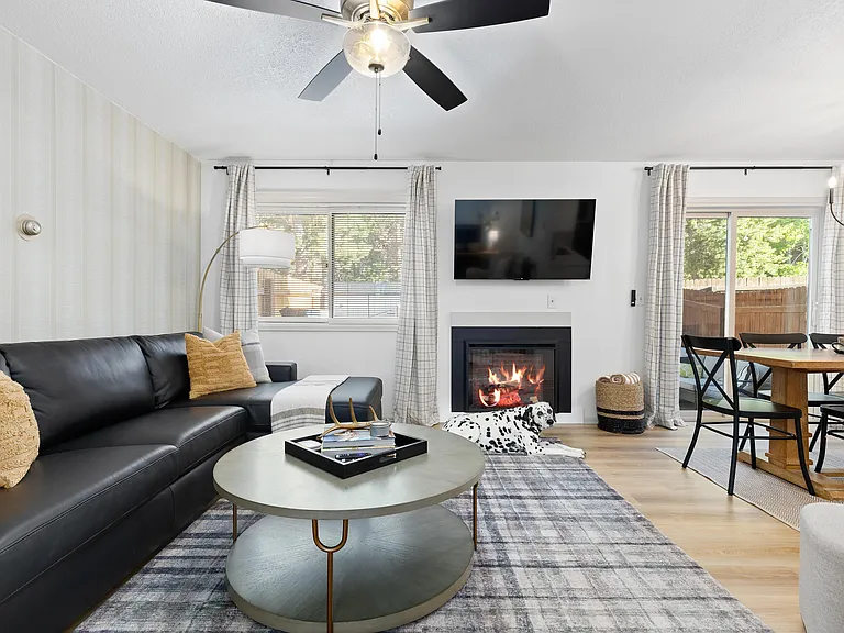 912 Meadow Creek Dr — Photo 2