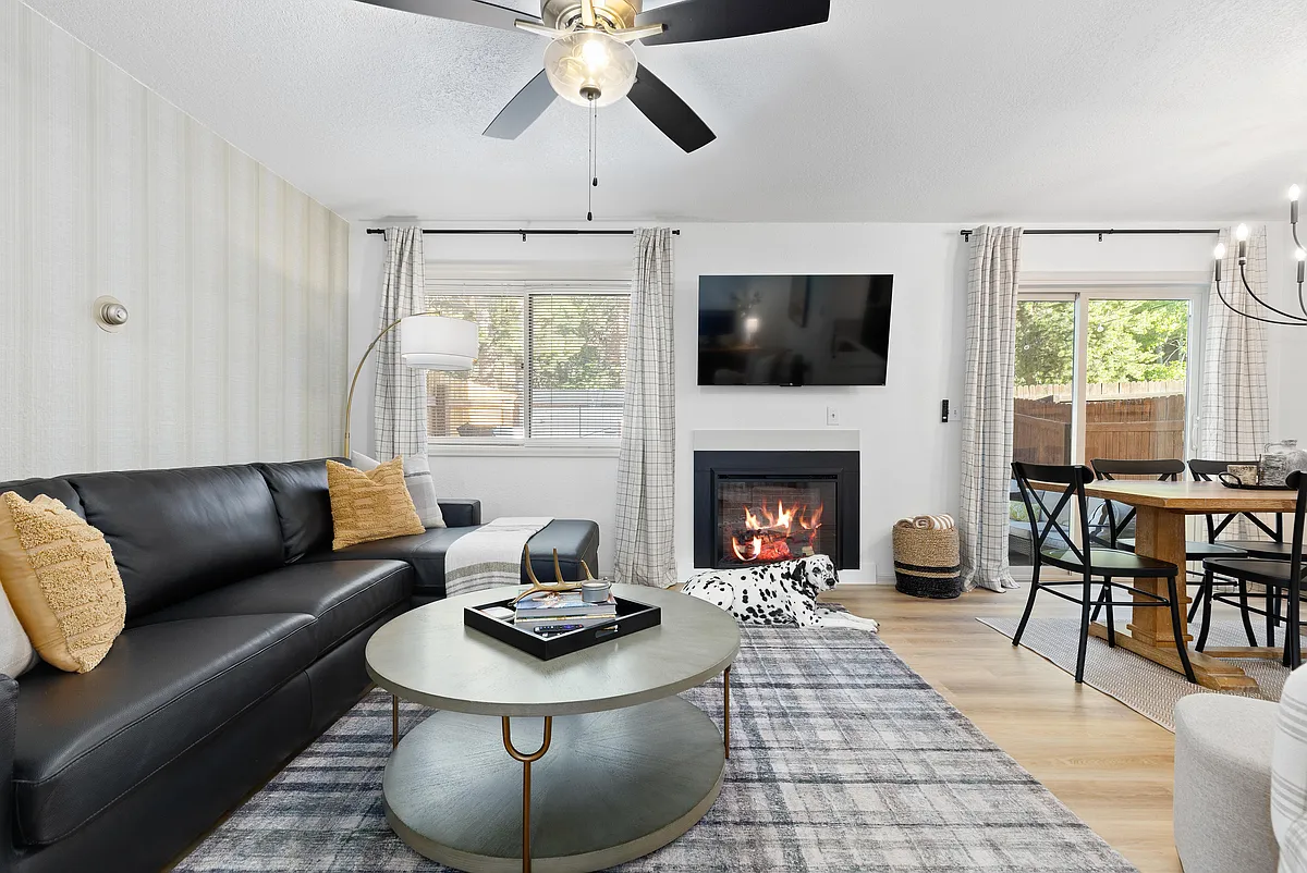 Building Photo - 912 Meadow Creek Dr