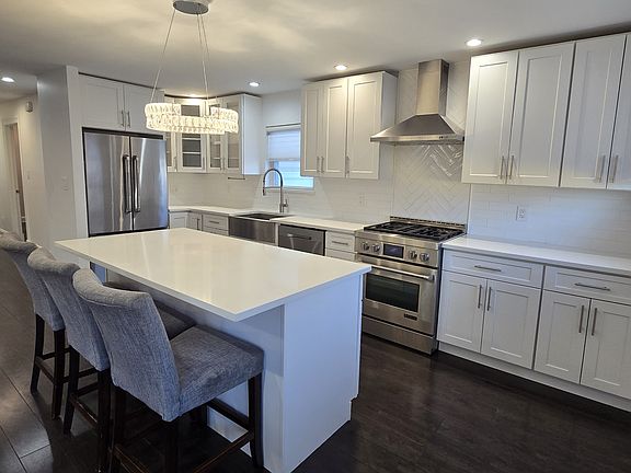 3rd image of 8318 149th Ave Floor 1