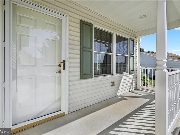 4th image of 1369 Village Dr
