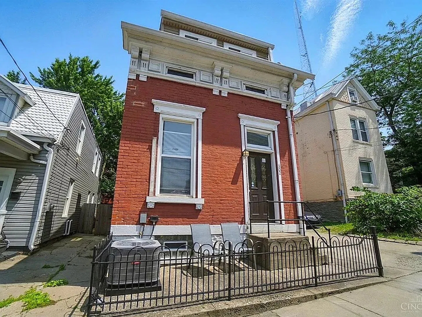 4 Bed/2 Bath on Emming Mins. from UC Campus for Only $785/pp ($3140/mo) w/Garage Parking — Photo 1