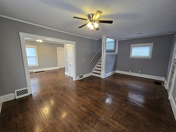 3rd image of 1557 6th Ave SE