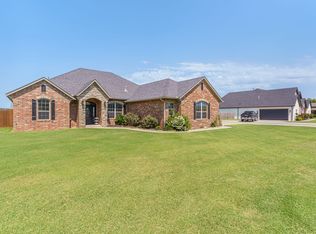 106 Riverview Dr, Clinton, OK 73601