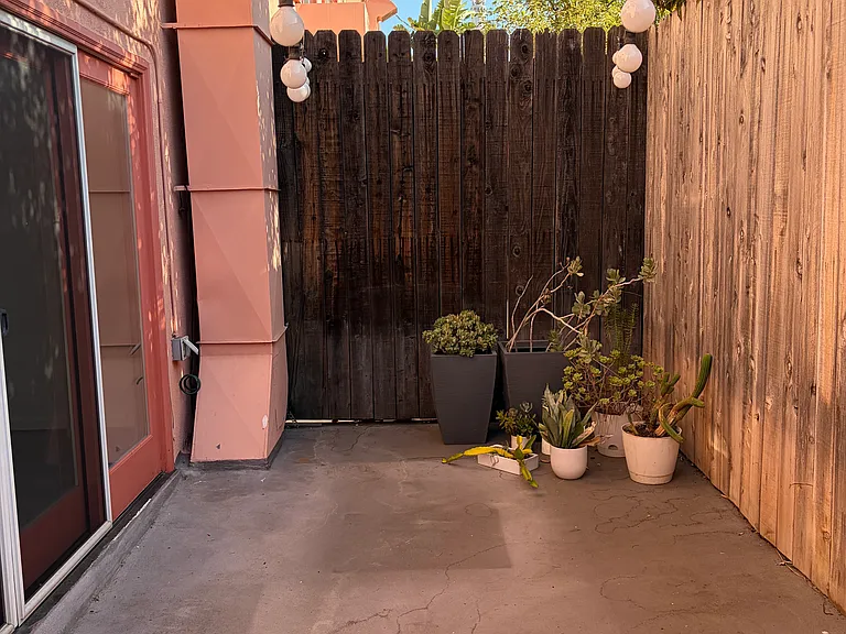 1400 N Hayworth Ave #11 — Photo 10