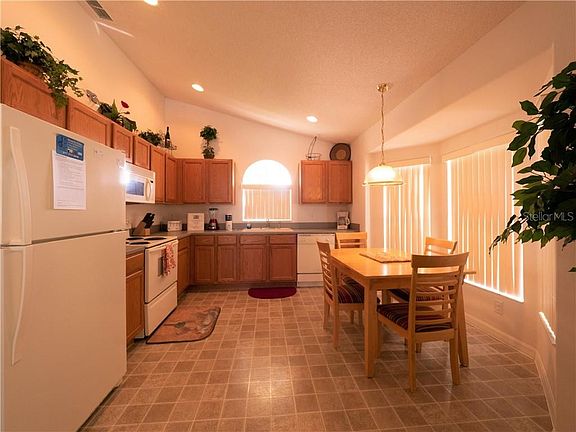 4th image of 8102 Santee Dr