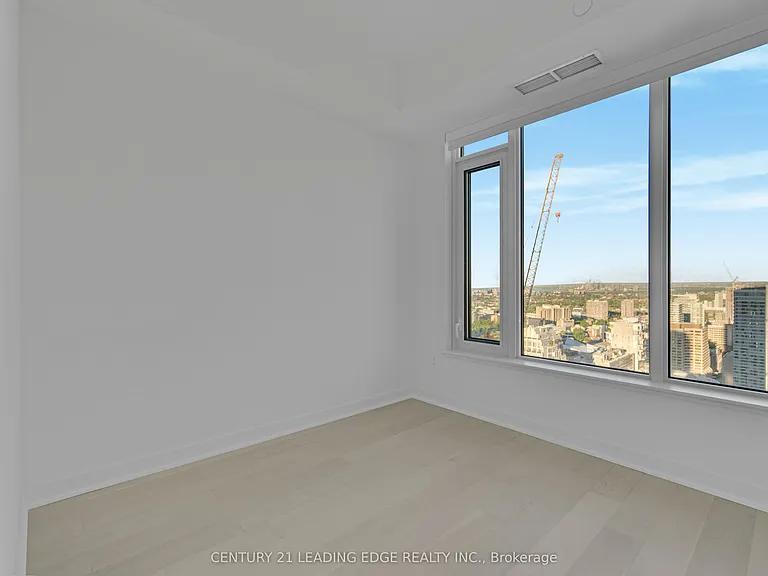 11 Yorkville Ave #3810 — Photo 25