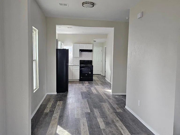 623 E Harrison Ave — Photo 12