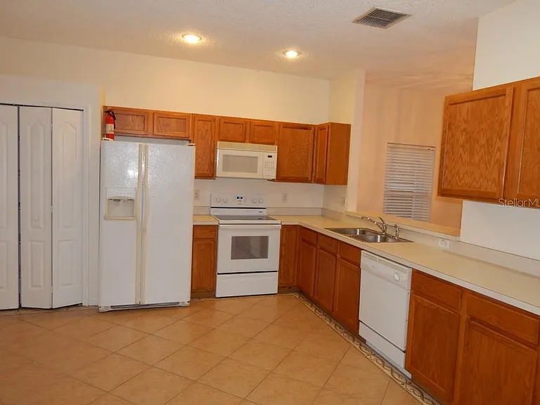 4434 Waterside Pointe Cir — Photo 2