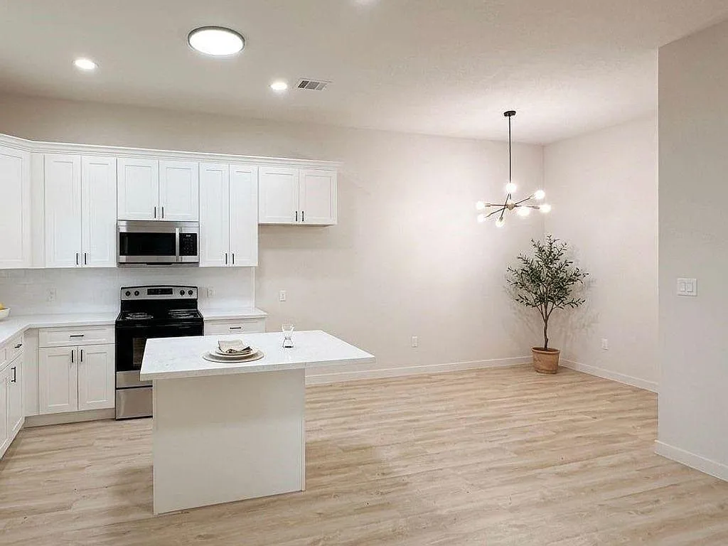 3 bed, 2.0 bath, $1,800 — Photo 3