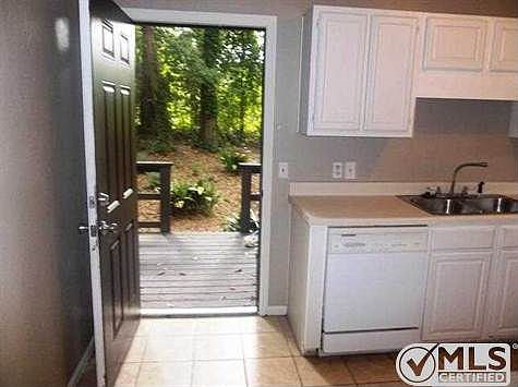 5th image of 1319 Burgess Dr #B