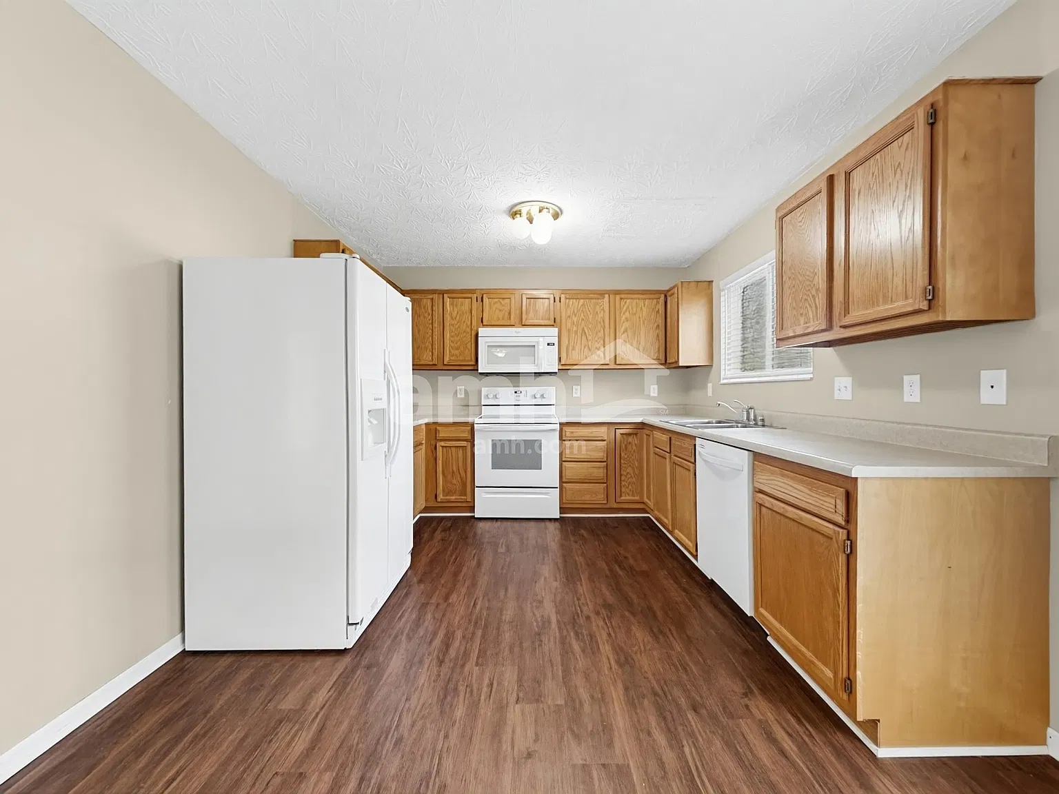 4 bed, 2.5 bath, 1880 sqft, $2,490 — Photo 4