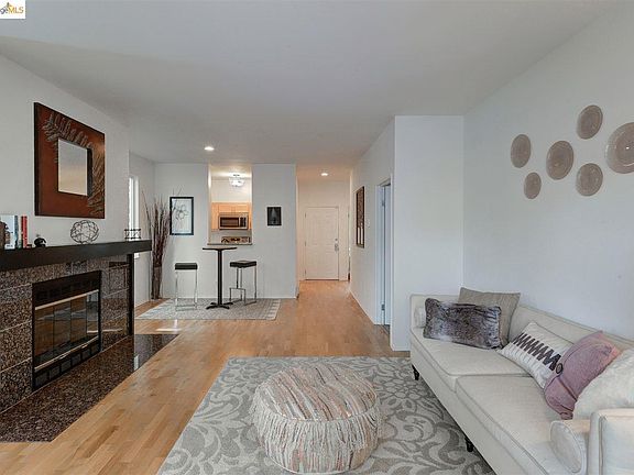 3rd image of 31 Bayside Ct