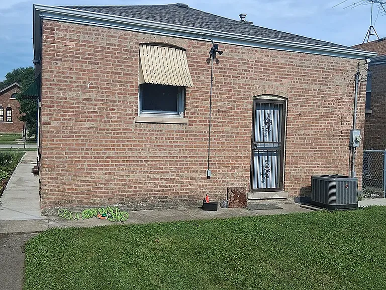 14321 Wallace Ave — Photo 2