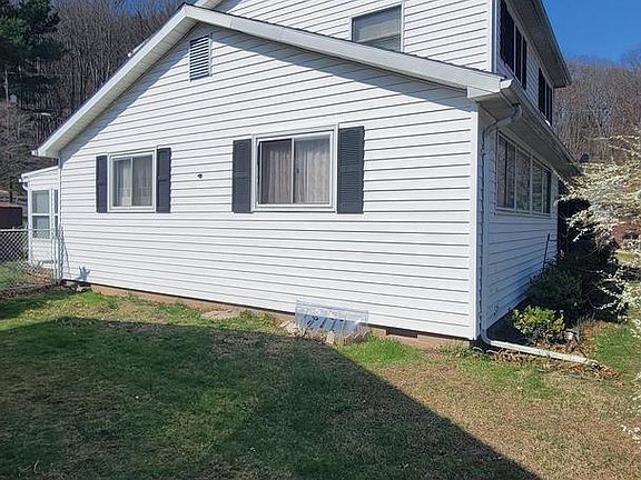 2nd image of 600 Parkview Rd
