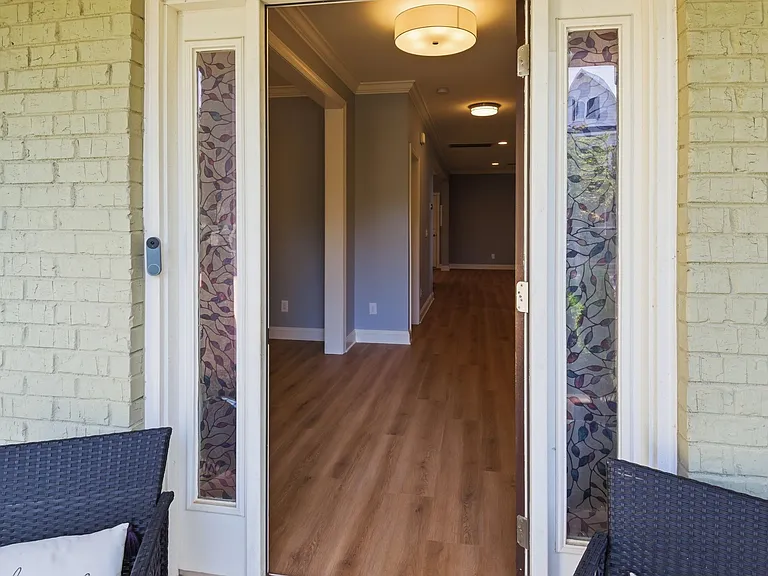 623 Streamside Ln — Photo 5