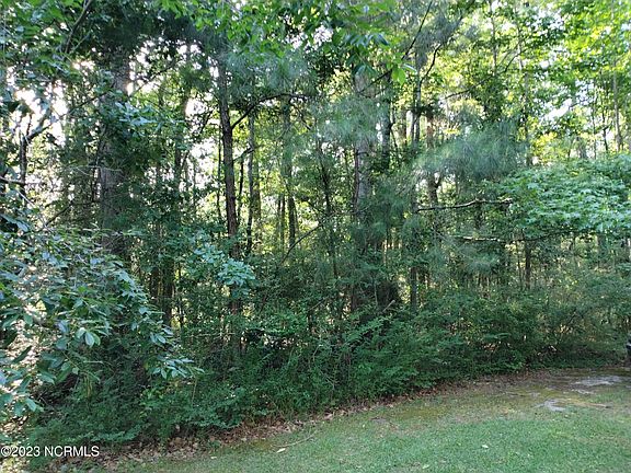 3rd image of 207 Hillcrest Road