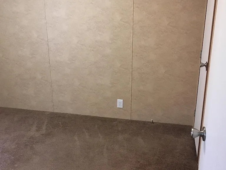 135 Elaine Dr — Photo 14