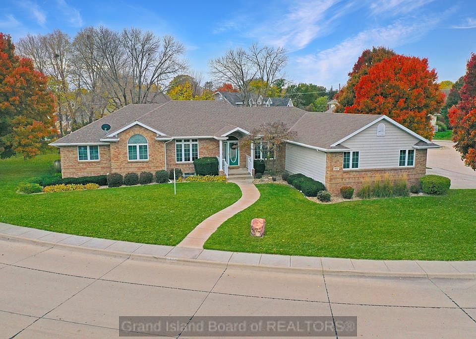 1st image of 2422 Riverview Dr