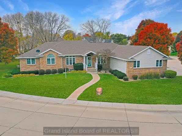 2422 Riverview Dr, Grand Island, NE 68801