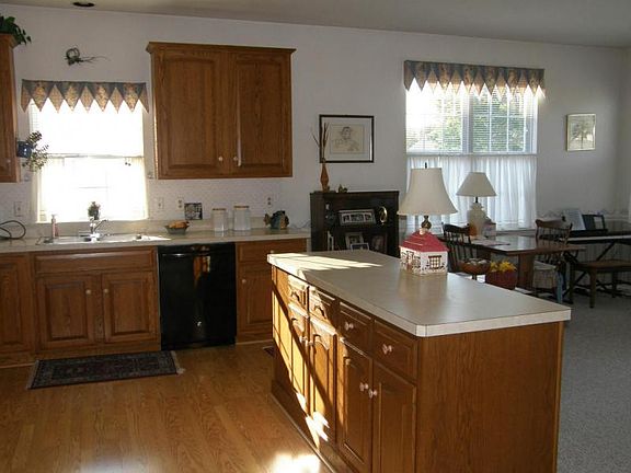 3rd image of 534 Bent Oak Dr