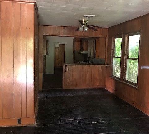 2nd image of 3520 Darien St