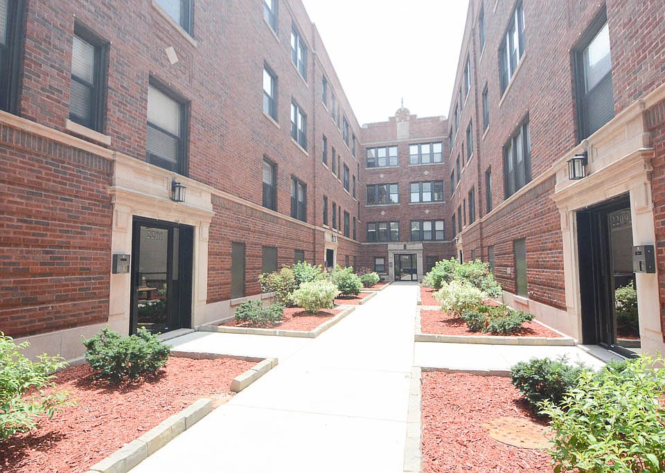 1st image of 2209 W Eastwood Ave #G