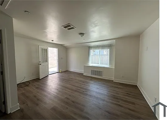 Studio, 700 sqft, $2,000 — Photo 2