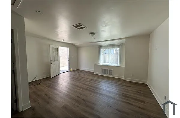 Building Photo - 340 W 74th St