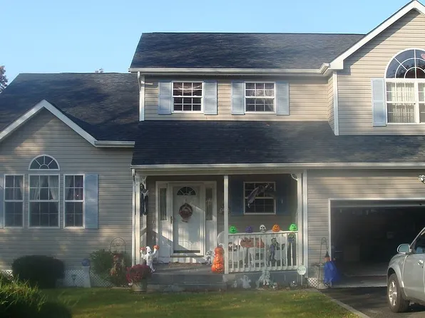 6 1st Ave, Holtsville, NY 11742