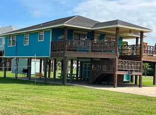 940 Townsend Dr, Crystal Beach, TX 77650