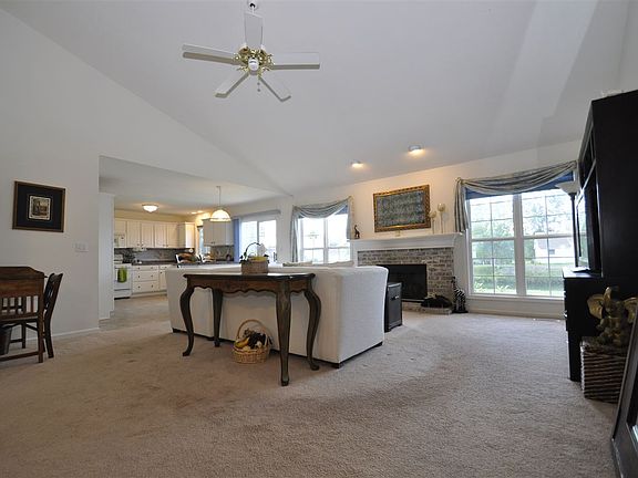 3rd image of 904 Finch Dr